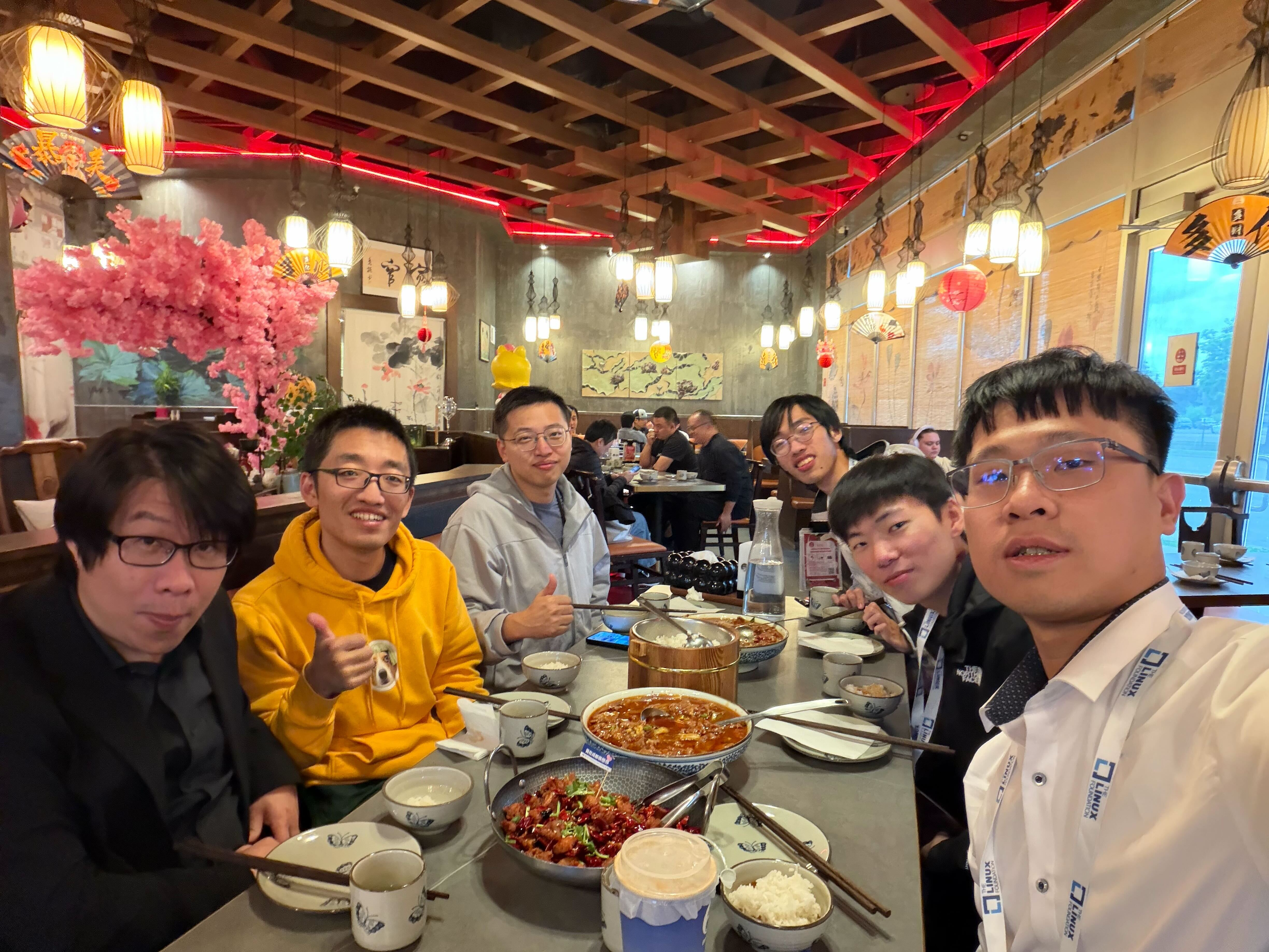 (吃飯的合照)